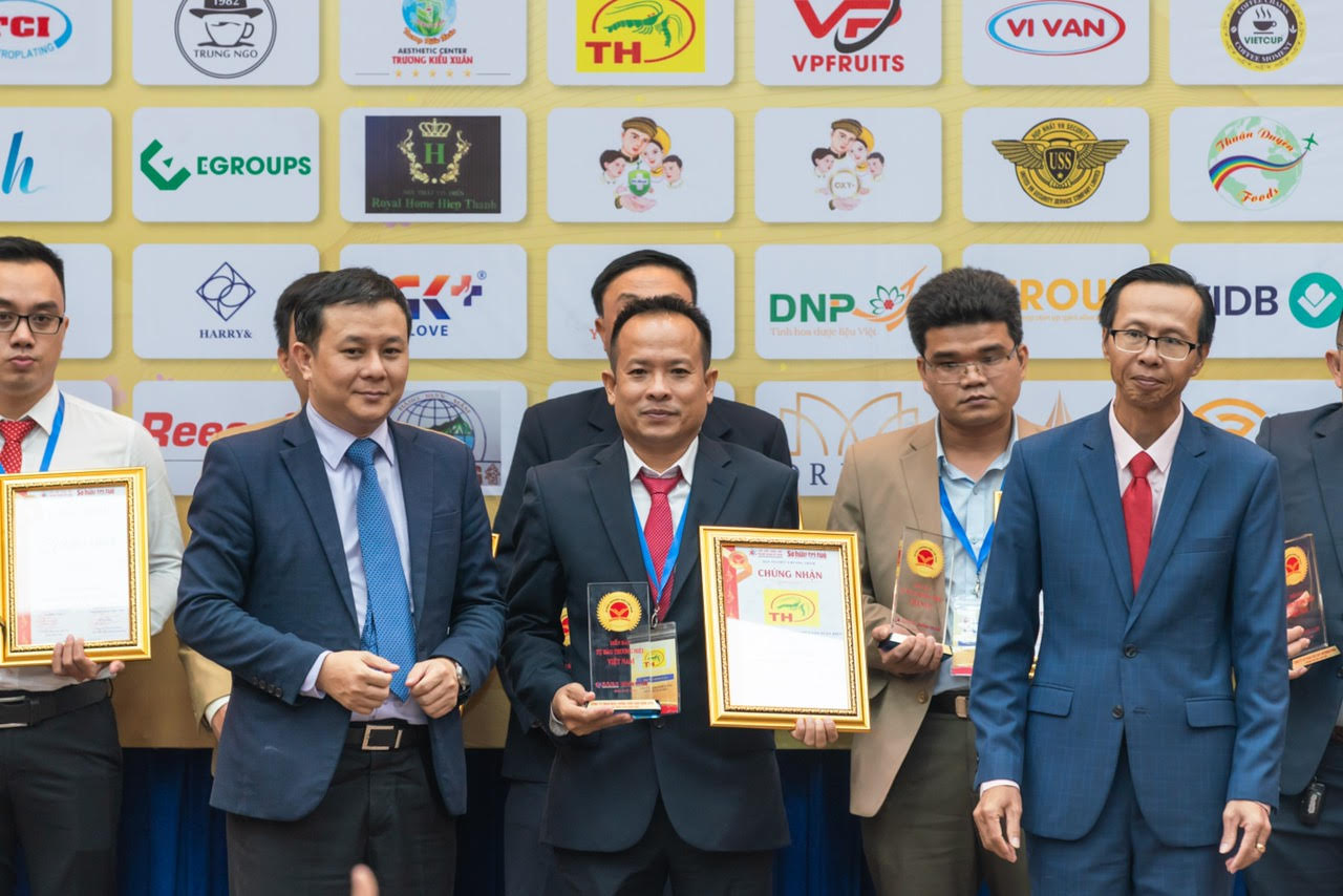 Thương Hiệu Nuôi Tôm Tuấn Hiền