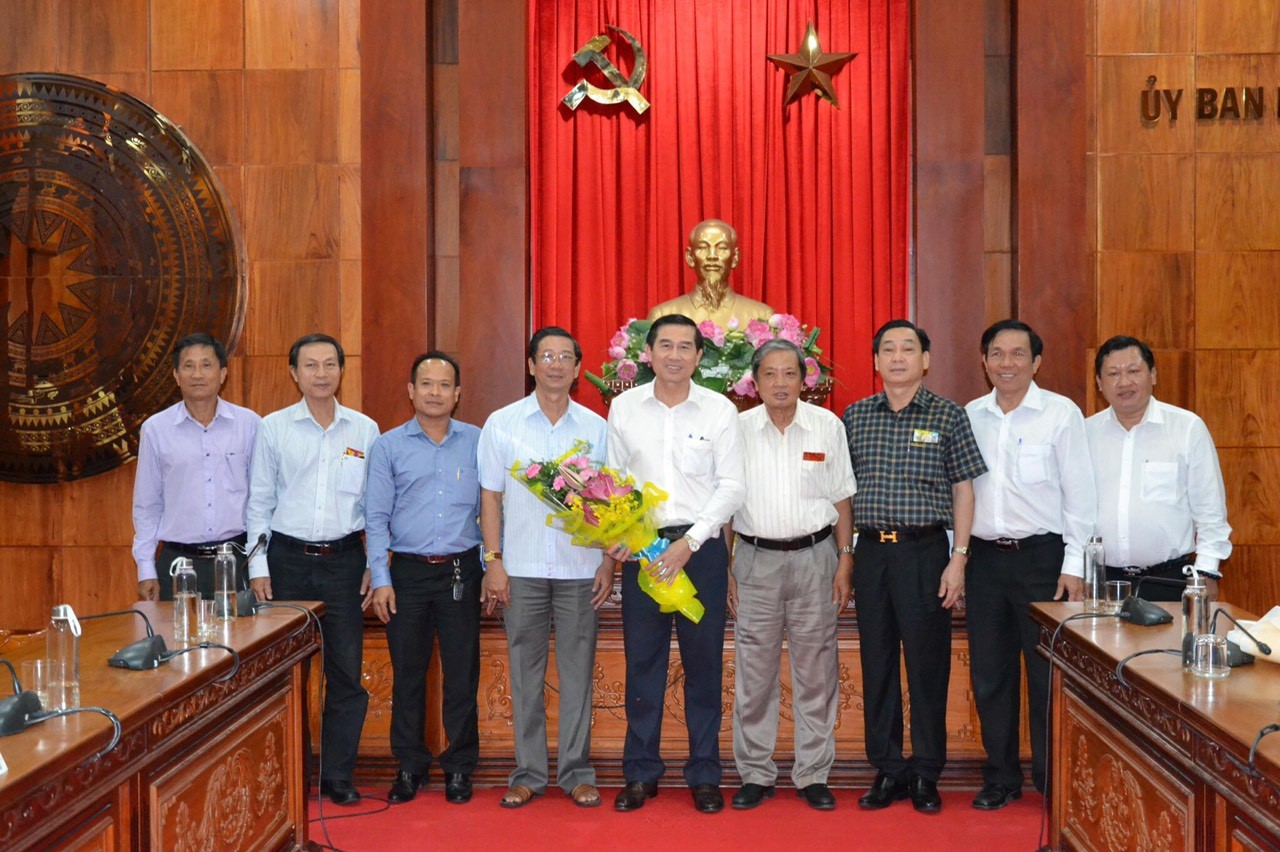 Ông Lê Văn Hưởng - Chủ tịch UBND tỉnh Tiền Giang thăm và làm việc  với công ty Tuấn Hiền